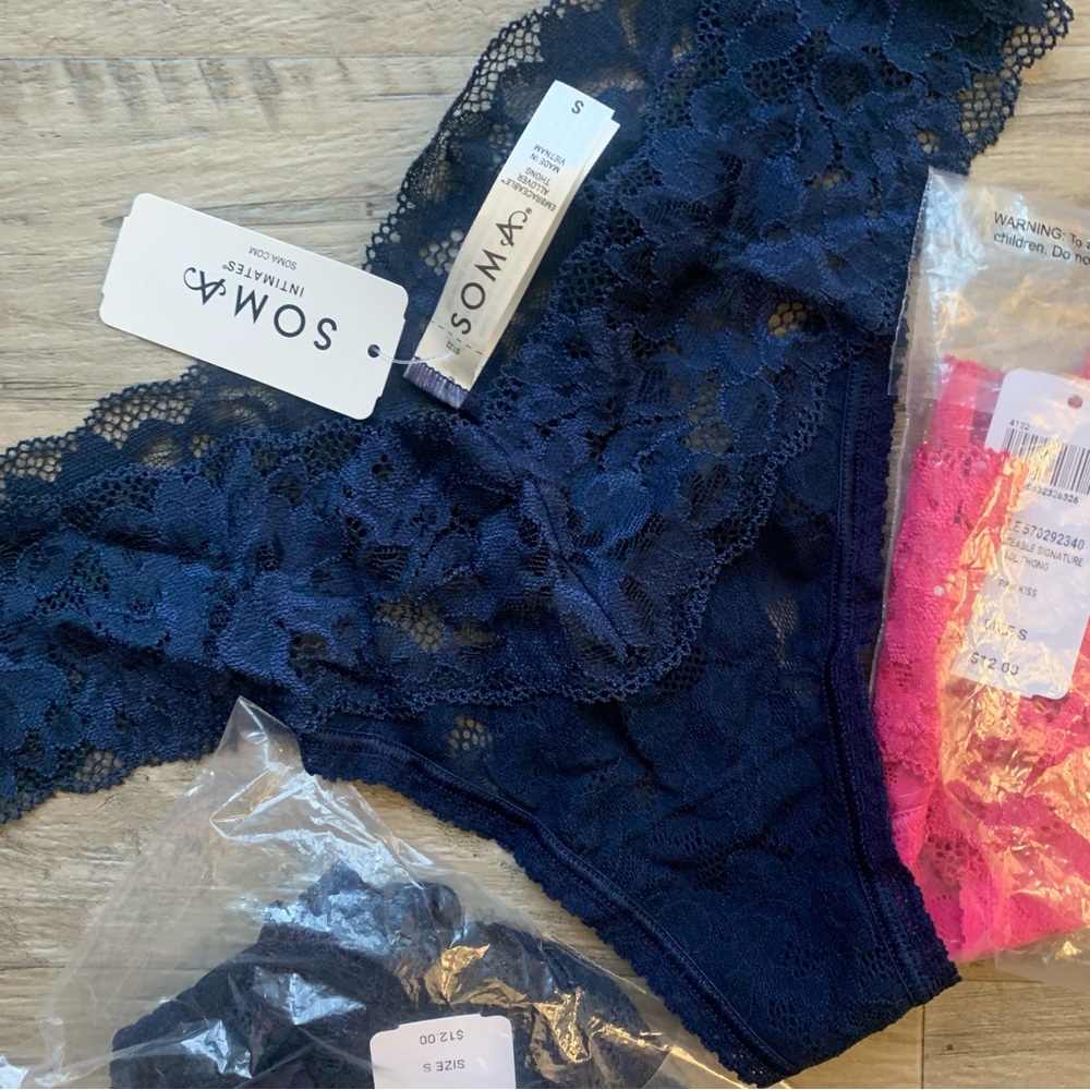 Soma 3 Embraceable Signature AOL Thong Lace Panty Navy Pink - Picture 9 of 10